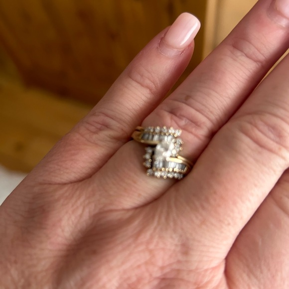 Size 9 14 k gold diamond ring. Not sure karat weight. Appraissed for  $2,000. - Picture 2 of 3